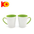 Taza de cerámica de sublimación de precio de alta calidad de 12 oz de 12 oz con mango verde